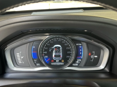 Volvo XC60 D5 AWD Summum / R-Design / BLIS / LED