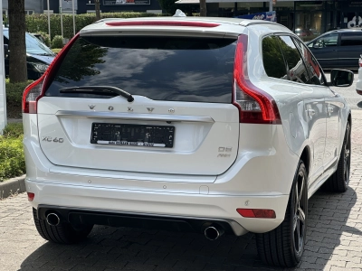 Volvo XC60 D5 AWD Summum / R-Design / BLIS / LED
