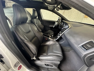 Volvo XC60 D5 AWD Summum / R-Design / BLIS / LED