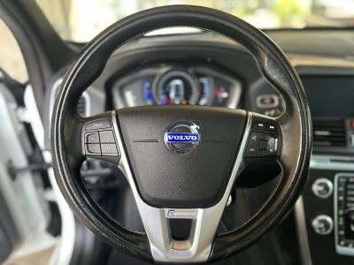 Volvo XC60 D5 AWD Summum / R-Design / BLIS / LED