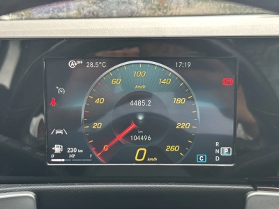 Mercedes-Benz GLB 180 d 8G-DCT Progressive / PANO / AHK
