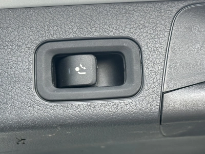 Mercedes-Benz GLB 180 d 8G-DCT Progressive / PANO / AHK
