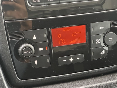 Peugeot Boxer 330 L2H1 Premium BlueHDi 140 Stop&Start