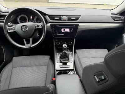 Skoda Superb Combi 2.0 TDI Style | Crystal Lighting