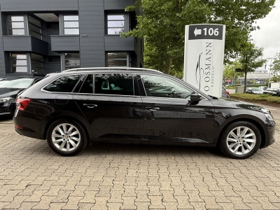 Skoda Superb Combi 2.0 TDI Style | Crystal Lighting