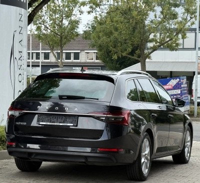 Skoda Superb Combi 2.0 TDI Style | Crystal Lighting