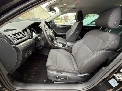 Skoda Superb Combi 2.0 TDI Style | Crystal Lighting
