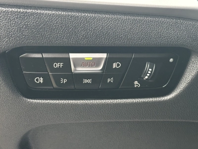 BMW 318 d Touring Aut. / Widescreen / LED 
