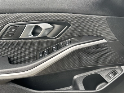 BMW 318 d Touring Aut. / Widescreen / LED 
