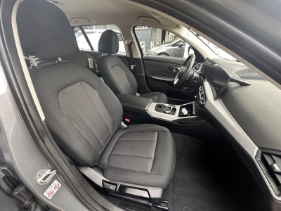 BMW 318 d Touring Aut. / Widescreen / LED 
