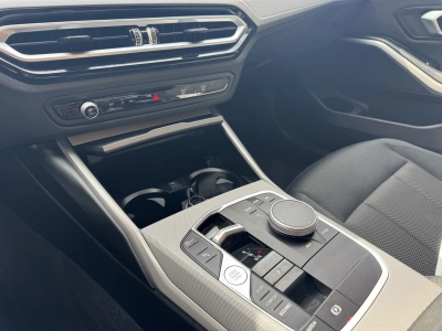 BMW 320 d Touring xDrive Aut. / Curved Display 