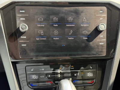 VW Passat Variant 2.0 TDI SCR DSG Business / ACC