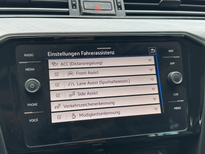 VW Passat Variant 2.0 TDI SCR DSG Business / ACC 