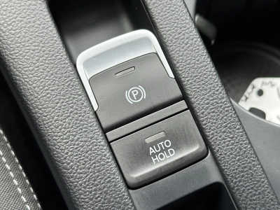 VW Passat Variant 2.0 TDI SCR DSG Business / ACC 