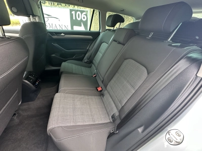 VW Passat Variant 2.0 TDI SCR DSG Business / ACC 
