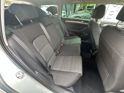 VW Passat Variant 2.0 TDI SCR DSG Business / ACC 