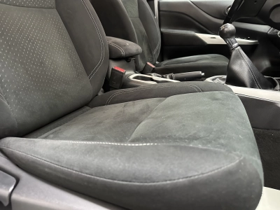 Nissan Navara N-Connecta King Cab 4x4 "NAVI-SITZH-CAM"