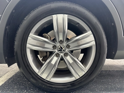 VW Tiguan Allspace Elegance 4Motion"7 SITZER-NAVI"