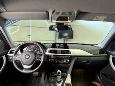 BMW 318 i Touring*LED*NAVI*SHZG*AHK*TEMPO*KLIMAAUTO.