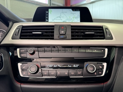 BMW 318 i Touring*LED*NAVI*SHZG*AHK*TEMPO*KLIMAAUTO.