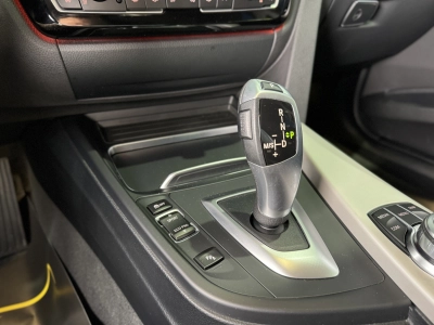 BMW 318 i Touring*LED*NAVI*SHZG*AHK*TEMPO*KLIMAAUTO.