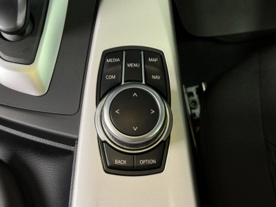 BMW 318 i Touring*LED*NAVI*SHZG*AHK*TEMPO*KLIMAAUTO.