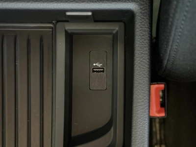 BMW 318 i Touring*LED*NAVI*SHZG*AHK*TEMPO*KLIMAAUTO.