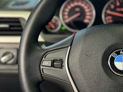 BMW 318 i Touring*LED*NAVI*SHZG*AHK*TEMPO*KLIMAAUTO.