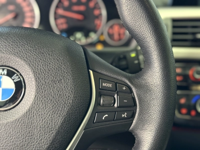 BMW 318 i Touring*LED*NAVI*SHZG*AHK*TEMPO*KLIMAAUTO.