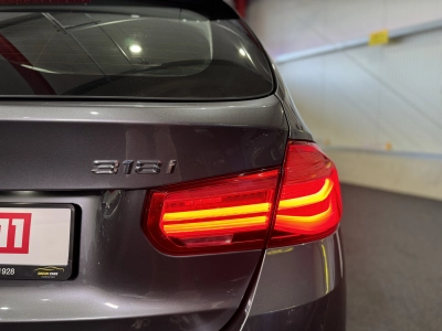 BMW 318 i Touring*LED*NAVI*SHZG*AHK*TEMPO*KLIMAAUTO.