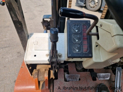 Nissan BF 03-40  4t Stapler