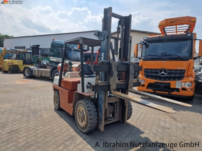 Nissan BF 03-40  4t Stapler