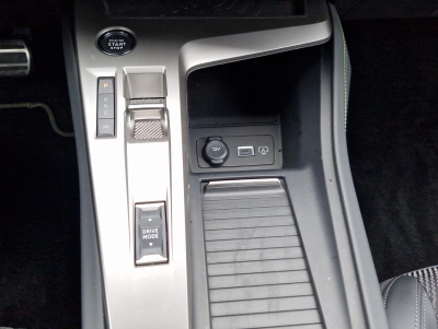 Peugeot 308 SW BlueHDI 130 GT AT LED Navi Kamera PDC Keyless ToterWinkel Alu18