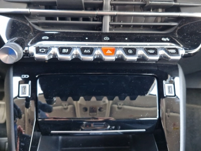 Peugeot 208 PureTech 100 Allure AT LED Kamera PDC CarPlay Alu 16