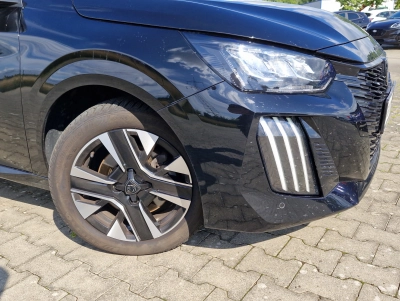 Peugeot 208 PureTech 100 Allure AT LED Kamera PDC CarPlay Alu 16
