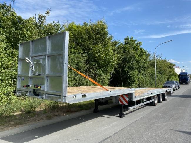 Möslein ST 3-Plato 9,4 3 Achs Satteltieflader Plato 45 t GG
für Fertigteile, Baumaschinen oder Container