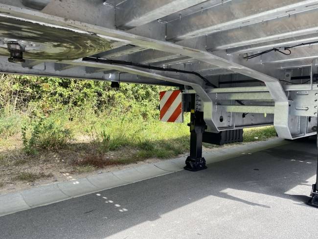 Möslein ST 3-Plato 9,4 3 Achs Satteltieflader Plato 45 t GG
für Fertigteile, Baumaschinen oder Container