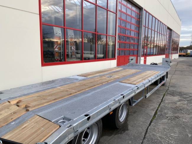 Möslein T 3-8,20 P VB H1 Blatt 3 Achs Tieflader mit gerader Ladefläche 8,10 m, Neufahrzeug