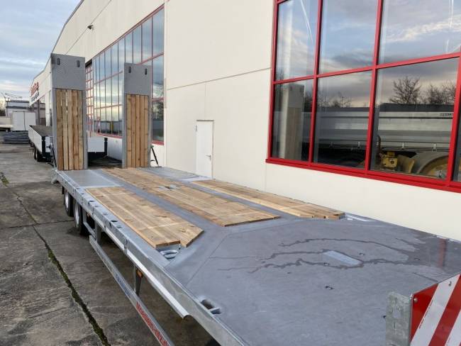 Möslein T 3-8,20 P VB H1 Blatt 3 Achs Tieflader mit gerader Ladefläche 8,10 m, Neufahrzeug