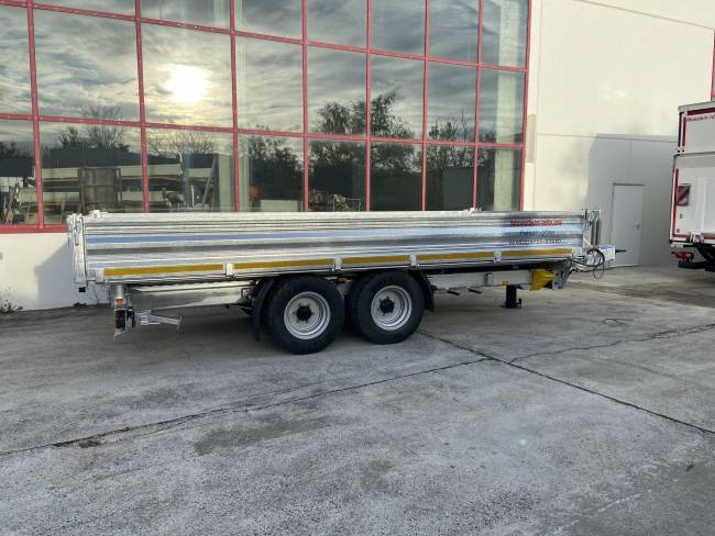 Möslein TTD 11 Breite Reifen 4,5 m Kipper Tieflader, Breite Reifen, 4,5 m lang
-- Neufahrzeug --