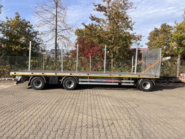 Möslein T 3 Plato 9 m 3 Achs Jumbo- Plato- Anhänger 9 m, Mega