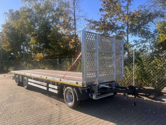 Möslein T 3 Plato 9 m 3 Achs Jumbo- Plato- Anhänger 9 m, Mega