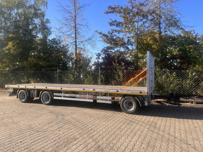 Möslein T 3 Plato 9 m 3 Achs Jumbo- Plato- Anhänger 9 m, Mega